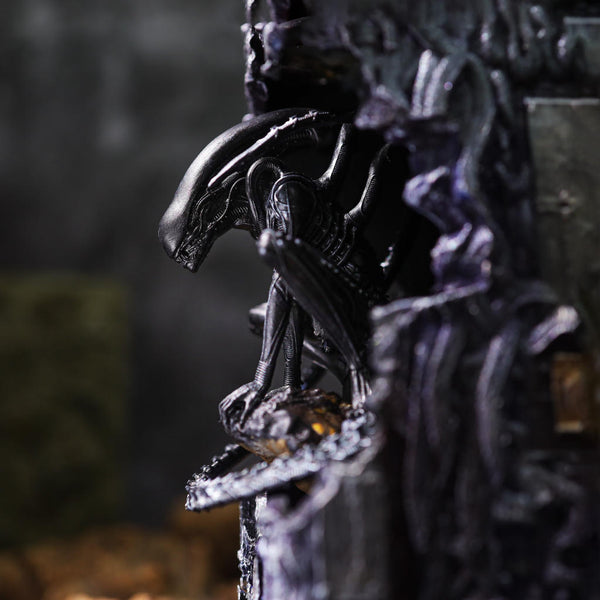 Alien Xenomorph Book Nook
