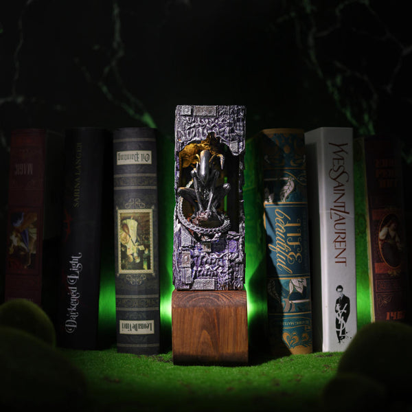 Alien Xenomorph Book Nook