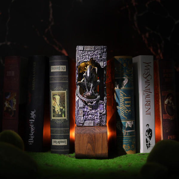 Alien Xenomorph Book Nook