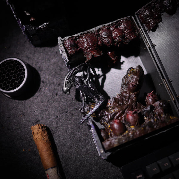 Alien Xenomorph Book Nook