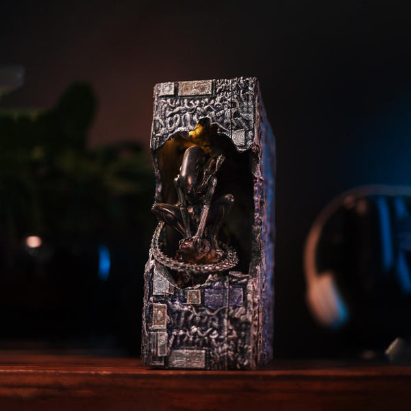 Alien Xenomorph Book Nook
