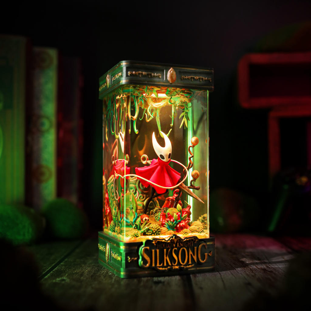 Hornet Battle Hollow Knight Silksong Diorama Lamp