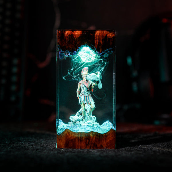 Kassandra Assassin's Creed and Eagle Lamp