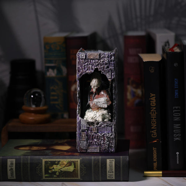 Predator Book Nook
