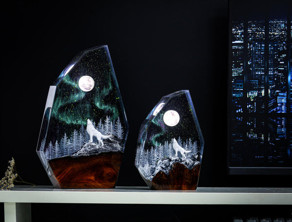 Aurora Borealis Howling Wolf Lamp
