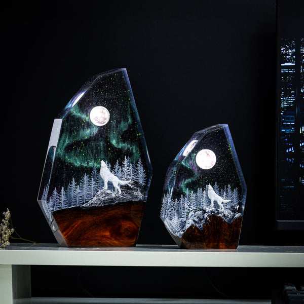 Aurora Borealis Howling Wolf Lamp
