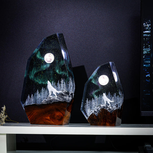 Aurora Borealis Howling Wolf Lamp