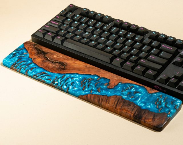Yin Yang Resin and Wood wrist rest – Egoartbyvan